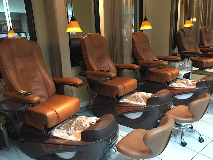 A Better Cut full-service beauty salon in West Palm Beach offering hair, nails, and beauty services